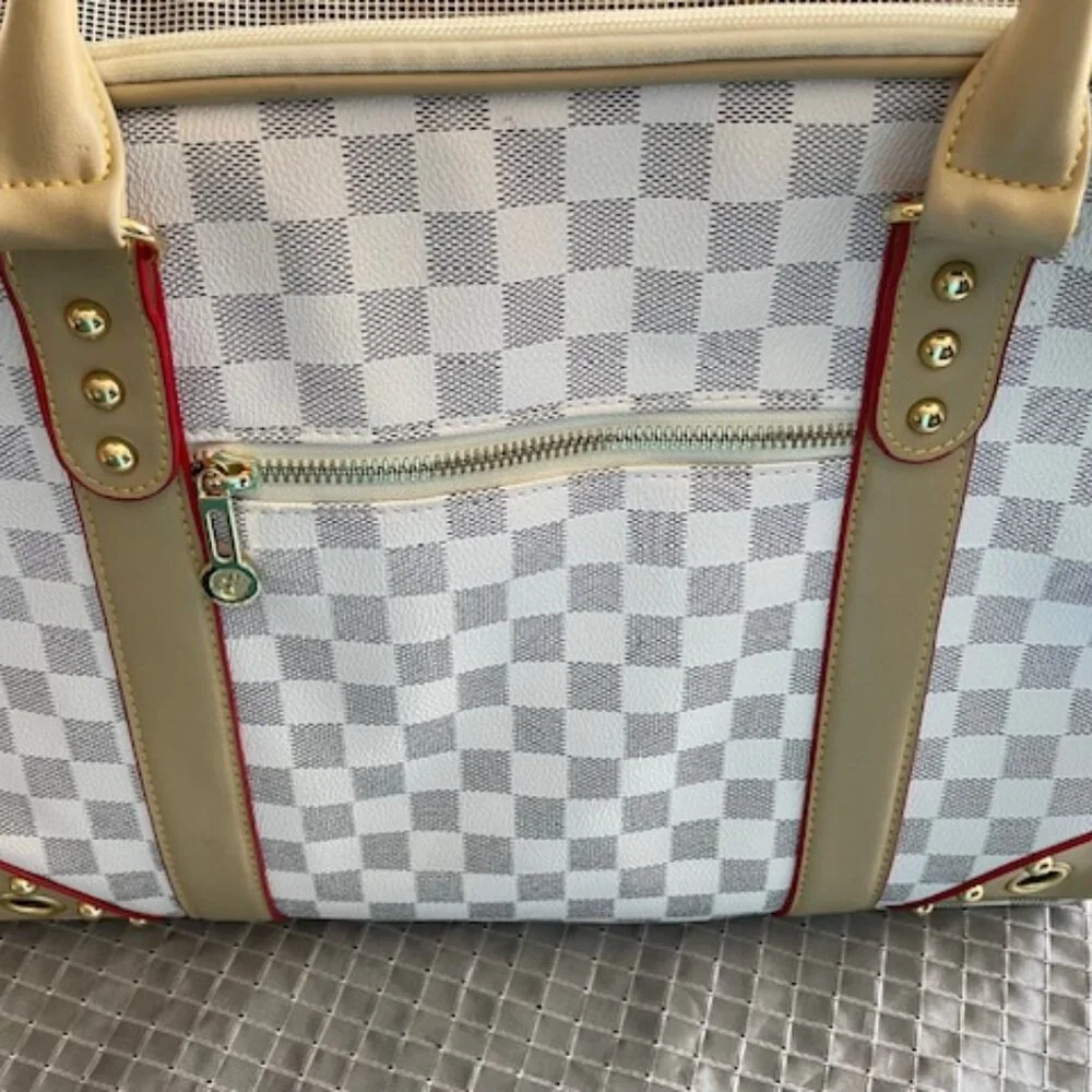 Dog carryon bag for a small dog or cat to take it shopping, to the vet etc